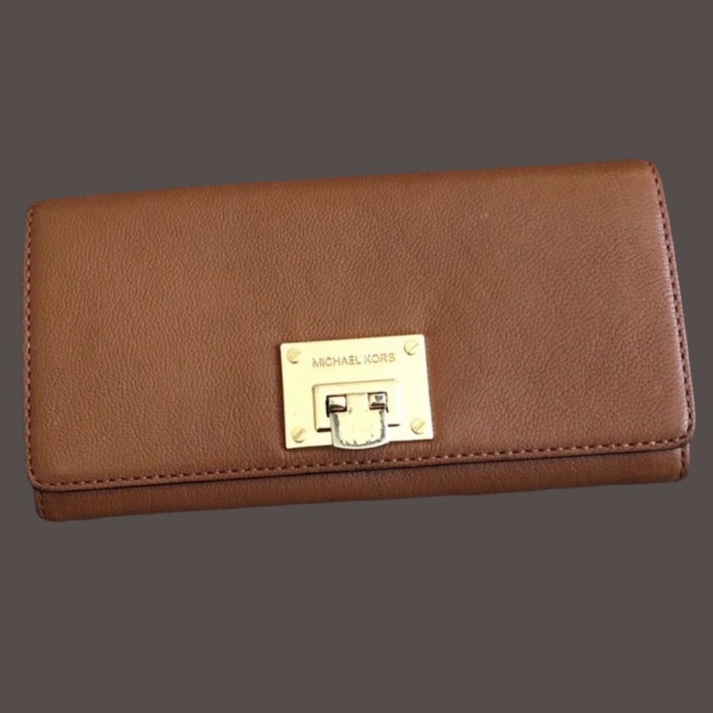 Michael Kors Accordion Wallet